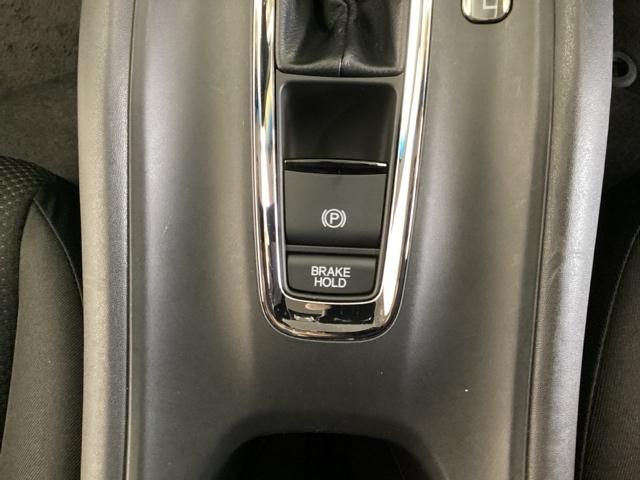 ヴェゼル Ｘ・ホンダセンシング　光触媒抗菌消臭施工済　ドラレコ　シートヒーター　ＥＴＣ　ミュージックプレイヤー接続可　ＬＥＤヘッドランプ　リアカメラ　イモビライザー　オートクルーズコントロール　ＵＳＢ　ブルートゥース　オートエアコン（9枚目）