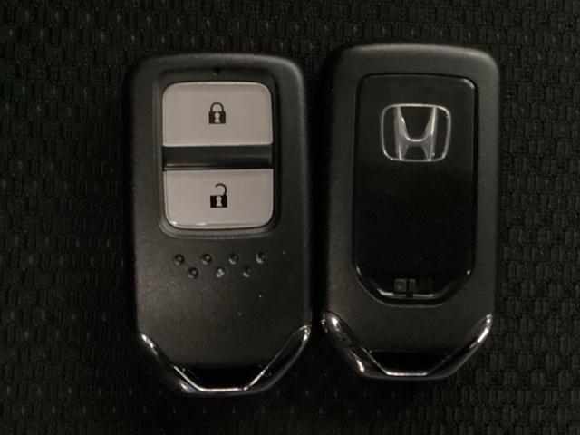 ヴェゼル Ｘ・ホンダセンシング　光触媒抗菌消臭施工済　ドラレコ　シートヒーター　ＥＴＣ　ミュージックプレイヤー接続可　ＬＥＤヘッドランプ　リアカメラ　イモビライザー　オートクルーズコントロール　ＵＳＢ　ブルートゥース　オートエアコン（14枚目）