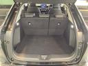 ラゲッジも広く使いやすいトランクは、開口部も広く荷物の積み下ろしもしやすいお車となっております。リアシートの背もたれは6:4の割合で分割して可倒できるので、長いお荷物などを載せることもできます。