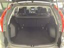 ラゲッジも広く使いやすいトランクは、開口部も広く荷物の積み下ろしもしやすいお車となっております。リアシートの背もたれは６：４の割合で分割して可倒できるので、長いお荷物などを載せることもできます。
