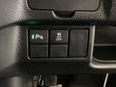 VSA装備車です。VSAはドライバーの操作と車の動きを見守っています。もし車の挙動が乱れたとき、4輪別々にブレーキをかけたり、エンジンパワーをしぼることによって車を安定させます。