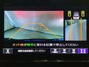 バックでの車庫入れも安心です! リアカメラが付いているバックモニター付のナビを装備しております。操作線もついており距離感も画面から確認できます。