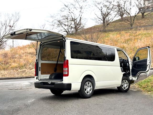 ハイエースバン ロングＤＸ　登録済未使用　９人乗　４ＷＤ　助手席エアバック　リヤヒーター　リアクーラー　プライバシーガラス　クローザー　バックカメラインナーミラー　トヨタセーフティーセンス　クリアランスソナー　ＡＣ１００Ｖ電源（7枚目）