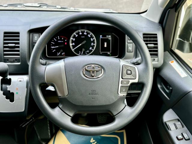 ハイエースバン ロングＤＸ　登録済未使用　９人乗　４ＷＤ　助手席エアバック　リヤヒーター　リアクーラー　プライバシーガラス　クローザー　バックカメラインナーミラー　トヨタセーフティーセンス　クリアランスソナー　ＡＣ１００Ｖ電源（13枚目）