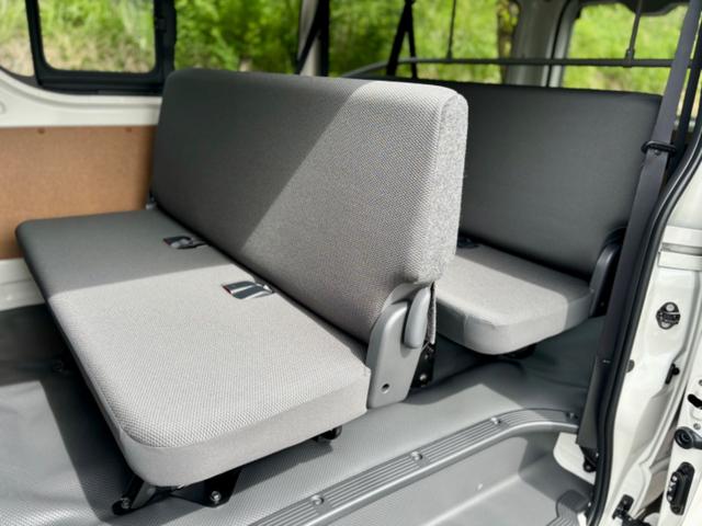 ハイエースバン ロングＤＸ　登録済未使用　９人乗　４ＷＤ　助手席エアバック　リヤヒーター　リアクーラー　プライバシーガラス　クローザー　バックカメラインナーミラー　トヨタセーフティーセンス　クリアランスソナー　ＡＣ１００Ｖ電源（15枚目）