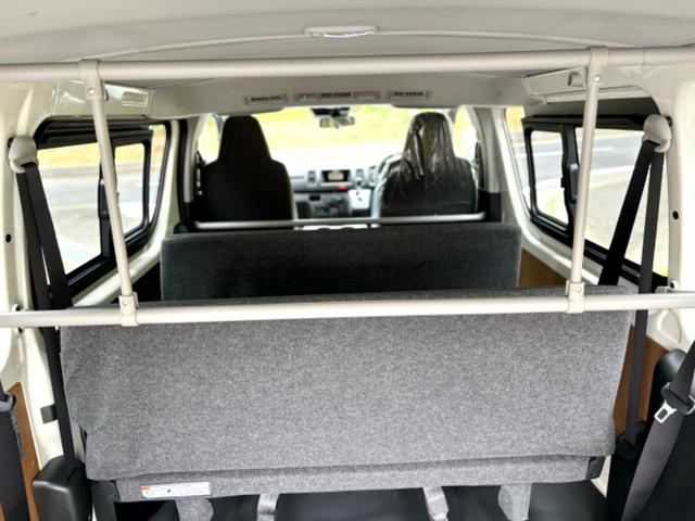 ハイエースバン ロングＤＸ　登録済未使用　９人乗　４ＷＤ　助手席エアバック　リヤヒーター　リアクーラー　プライバシーガラス　クローザー　バックカメラインナーミラー　トヨタセーフティーセンス　クリアランスソナー　ＡＣ１００Ｖ電源（19枚目）