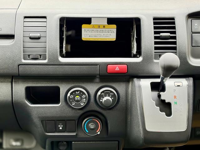 ハイエースバン ロングＤＸ　登録済未使用　９人乗　４ＷＤ　助手席エアバック　リヤヒーター　リアクーラー　プライバシーガラス　クローザー　バックカメラインナーミラー　トヨタセーフティーセンス　クリアランスソナー　ＡＣ１００Ｖ電源（22枚目）