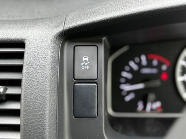 ハイエースバン ロングＤＸ　登録済未使用　９人乗　４ＷＤ　助手席エアバック　リヤヒーター　リアクーラー　プライバシーガラス　クローザー　バックカメラインナーミラー　トヨタセーフティーセンス　クリアランスソナー　ＡＣ１００Ｖ電源（24枚目）