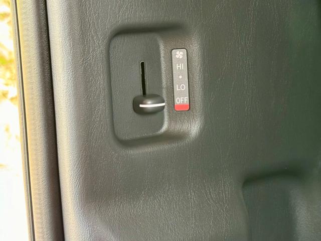 ハイエースバン ロングＤＸ　登録済未使用　９人乗　４ＷＤ　助手席エアバック　リヤヒーター　リアクーラー　プライバシーガラス　クローザー　バックカメラインナーミラー　トヨタセーフティーセンス　クリアランスソナー　ＡＣ１００Ｖ電源（35枚目）