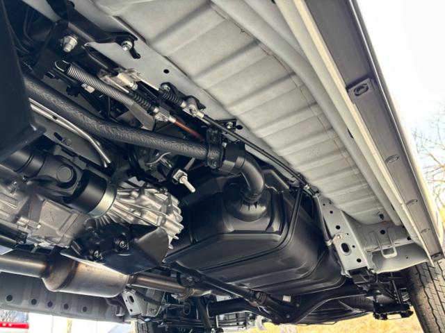 ハイエースバン ロングＤＸ　登録済未使用　９人乗　４ＷＤ　助手席エアバック　リヤヒーター　リアクーラー　プライバシーガラス　クローザー　バックカメラインナーミラー　トヨタセーフティーセンス　クリアランスソナー　ＡＣ１００Ｖ電源（53枚目）