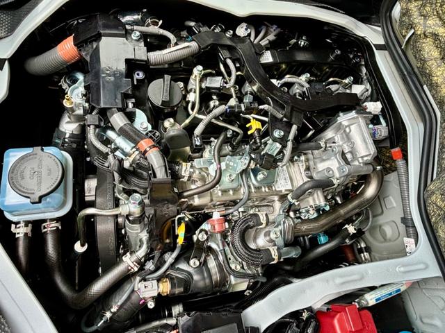 ハイエースバン ロングＤＸ　登録済未使用　９人乗　４ＷＤ　助手席エアバック　リヤヒーター　リアクーラー　プライバシーガラス　クローザー　バックカメラインナーミラー　トヨタセーフティーセンス　クリアランスソナー　ＡＣ１００Ｖ電源（58枚目）