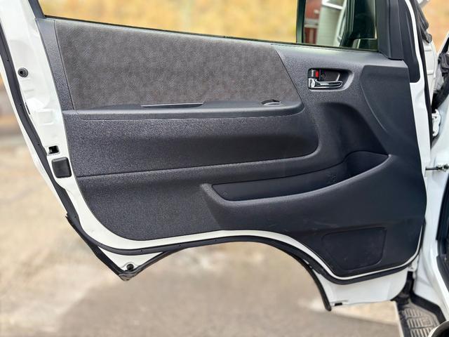 ハイエースワゴン GLファインテックツアラー 特装車 禁煙車 寒冷地仕様 純正15インチアルミ LEDヘッドライト+LEDフォグ 両側パワースライド 前後カメラドラレコ デジタルインナーミラー 純正リモスタ 7インチメモリーナビ 12インチフリップダウン(27枚目)