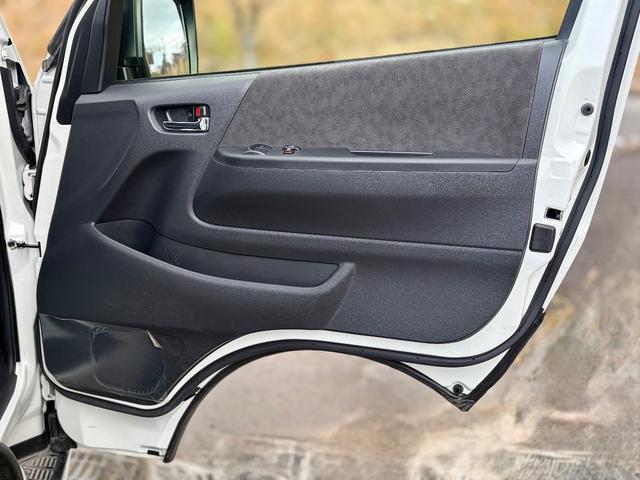 ハイエースワゴン GLファインテックツアラー 特装車 禁煙車 寒冷地仕様 純正15インチアルミ LEDヘッドライト+LEDフォグ 両側パワースライド 前後カメラドラレコ デジタルインナーミラー 純正リモスタ 7インチメモリーナビ 12インチフリップダウン(28枚目)