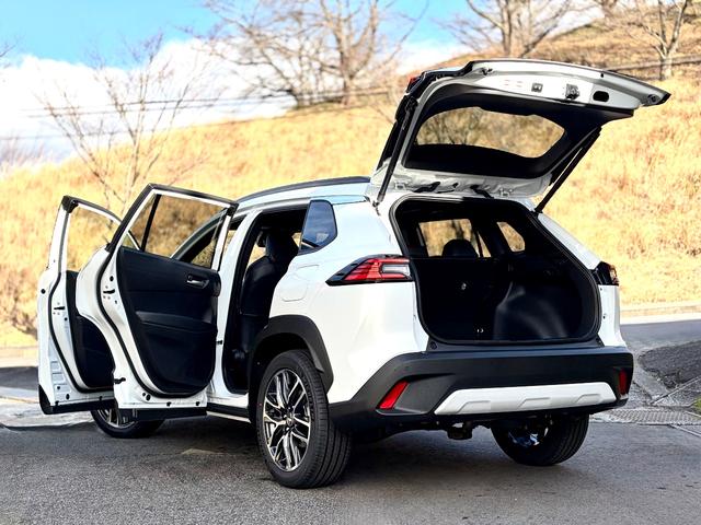 カローラクロス ハイブリッド　Ｚ　登録済未使用　４ＷＤ　寒冷地仕様パノラマルーフ　１０．５インチディスプレイオーディオＰＬＵＳ　フルセグ　ＡＣ１００Ｖ１５００Ｗ電源　本革パワーシート　シートヒーター＋ベンチレーション＋ハンドルヒーター（7枚目）