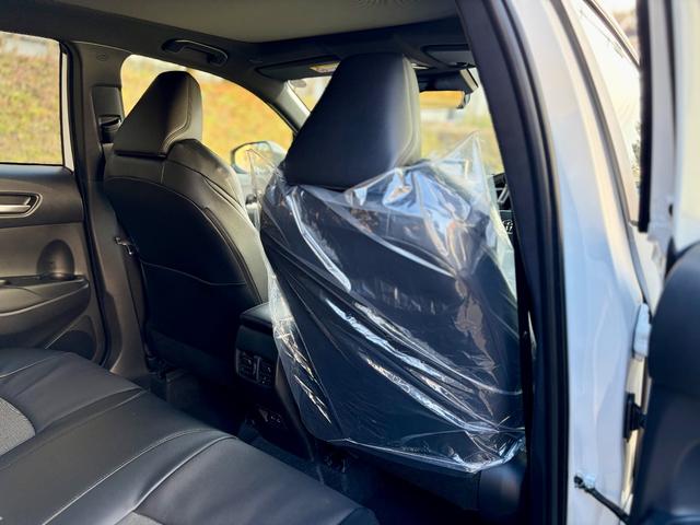 カローラクロス ハイブリッド　Ｚ　登録済未使用　４ＷＤ　寒冷地仕様パノラマルーフ　１０．５インチディスプレイオーディオＰＬＵＳ　フルセグ　ＡＣ１００Ｖ１５００Ｗ電源　本革パワーシート　シートヒーター＋ベンチレーション＋ハンドルヒーター（16枚目）