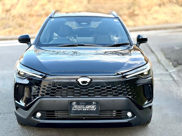 カローラクロス ハイブリッド　Ｚ　登録済未使用　４ＷＤ　寒冷地仕様　パノラマルーフ　トヨタチームメイト　ディスプレイオーディオＰＬＵＳ　パノラマビュー　ＡＣ１００Ｖ１５００Ｗ電源　本革シートヒーター＋ベンチレーション＋ハンドルヒーター（3枚目）