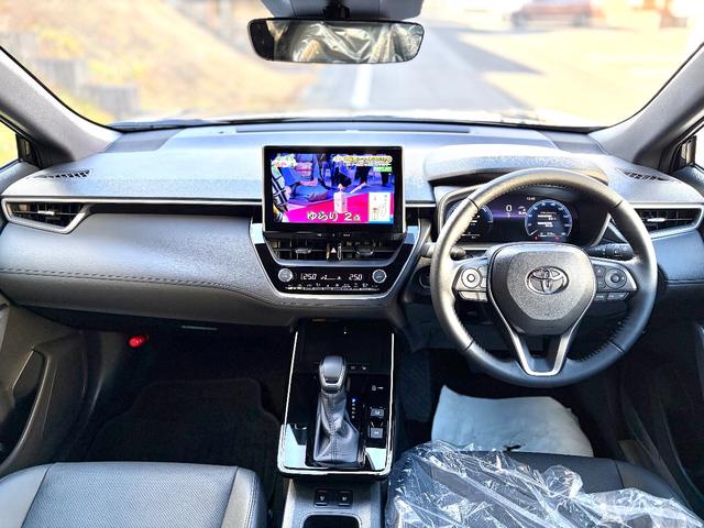 カローラクロス ハイブリッド　Ｚ　登録済未使用　４ＷＤ　寒冷地仕様　パノラマルーフ　トヨタチームメイト　ディスプレイオーディオＰＬＵＳ　パノラマビュー　ＡＣ１００Ｖ１５００Ｗ電源　本革シートヒーター＋ベンチレーション＋ハンドルヒーター（10枚目）