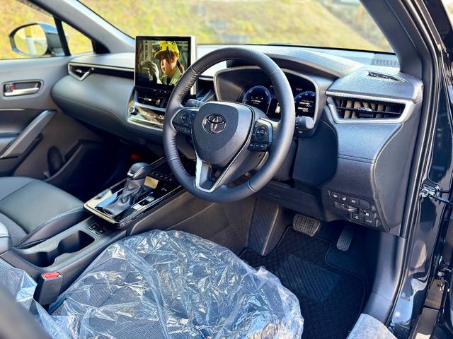 カローラクロス ハイブリッド　Ｚ　登録済未使用　４ＷＤ　寒冷地仕様　パノラマルーフ　トヨタチームメイト　ディスプレイオーディオＰＬＵＳ　パノラマビュー　ＡＣ１００Ｖ１５００Ｗ電源　本革シートヒーター＋ベンチレーション＋ハンドルヒーター（13枚目）