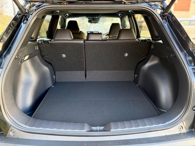 カローラクロス ハイブリッド　Ｚ　登録済未使用　４ＷＤ　寒冷地仕様　パノラマルーフ　トヨタチームメイト　ディスプレイオーディオＰＬＵＳ　パノラマビュー　ＡＣ１００Ｖ１５００Ｗ電源　本革シートヒーター＋ベンチレーション＋ハンドルヒーター（19枚目）