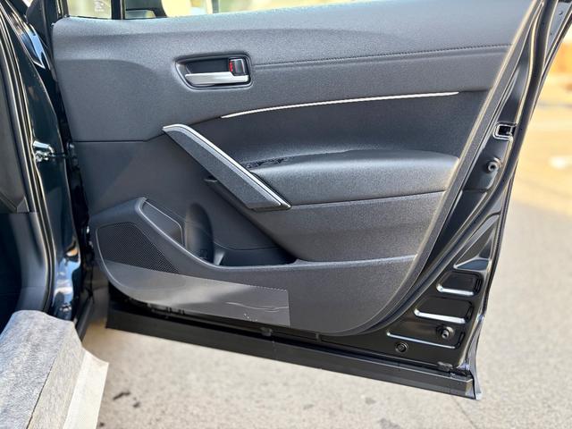 カローラクロス ハイブリッド　Ｚ　登録済未使用　４ＷＤ　寒冷地仕様　パノラマルーフ　トヨタチームメイト　ディスプレイオーディオＰＬＵＳ　パノラマビュー　ＡＣ１００Ｖ１５００Ｗ電源　本革シートヒーター＋ベンチレーション＋ハンドルヒーター（20枚目）