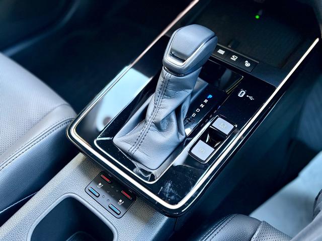 カローラクロス ハイブリッド　Ｚ　登録済未使用　４ＷＤ　寒冷地仕様　パノラマルーフ　トヨタチームメイト　ディスプレイオーディオＰＬＵＳ　パノラマビュー　ＡＣ１００Ｖ１５００Ｗ電源　本革シートヒーター＋ベンチレーション＋ハンドルヒーター（38枚目）