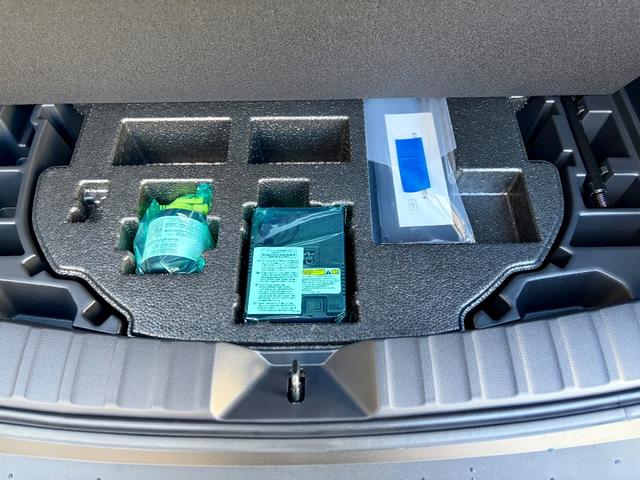 カローラクロス ハイブリッド　Ｚ　登録済未使用　４ＷＤ　寒冷地仕様　パノラマルーフ　トヨタチームメイト　ディスプレイオーディオＰＬＵＳ　パノラマビュー　ＡＣ１００Ｖ１５００Ｗ電源　本革シートヒーター＋ベンチレーション＋ハンドルヒーター（47枚目）