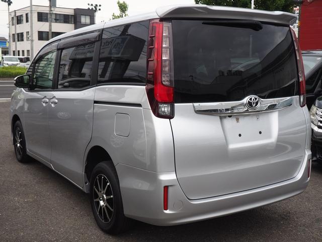ノア ４ＷＤ　Ｘ　ＳＤナビ　バックカメラ　両側電動ドア　７人乗り　スマートキー　ＬＥＤライト　フォグランプ　１５インチアルミ　地デジＴＶ　Ｂｌｕｅｔｏｏｔｈ　ＤＶＤ　ＣＤ録音　横滑り防止ＶＳＣ　リアヒーター　純正エンジンスターター　フロントガラス熱線　ＥＴＣ　禁煙車（9枚目）