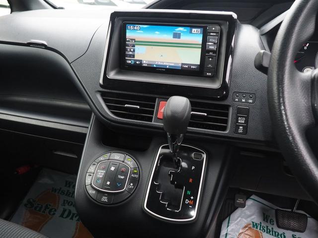 ノア ４ＷＤ　Ｘ　ＳＤナビ　バックカメラ　両側電動ドア　７人乗り　スマートキー　ＬＥＤライト　フォグランプ　１５インチアルミ　地デジＴＶ　Ｂｌｕｅｔｏｏｔｈ　ＤＶＤ　ＣＤ録音　横滑り防止ＶＳＣ　リアヒーター　純正エンジンスターター　フロントガラス熱線　ＥＴＣ　禁煙車（16枚目）