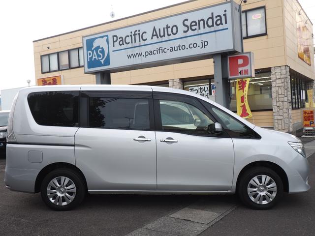 セレナ ４ＷＤ　後期　２０Ｘ　地デジＳＤナビ　バックカメラ　電動ドア　新品黒革仕様　スマートキー　８人乗り　フォグランプ　右側オートクロージャードア　ＵＳＢオーディオ　ＳＤ　ＣＤ　クルコン　衝突軽減ブレーキ　レーンアシスト　横滑り防止　ｉ－ＳＴＯＰ　リアヒーター　ＥＴＣ（4枚目）