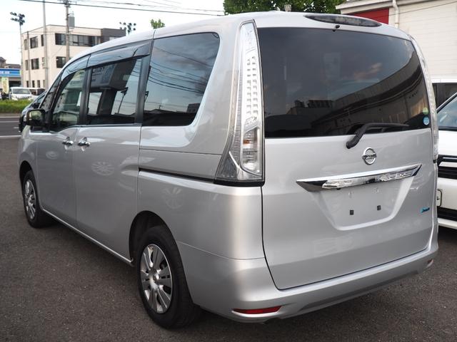 セレナ ４ＷＤ　後期　２０Ｘ　地デジＳＤナビ　バックカメラ　電動ドア　新品黒革仕様　スマートキー　８人乗り　フォグランプ　右側オートクロージャードア　ＵＳＢオーディオ　ＳＤ　ＣＤ　クルコン　衝突軽減ブレーキ　レーンアシスト　横滑り防止　ｉ－ＳＴＯＰ　リアヒーター　ＥＴＣ（9枚目）