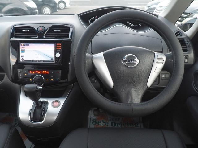 セレナ ４ＷＤ　後期　２０Ｘ　地デジＳＤナビ　バックカメラ　電動ドア　新品黒革仕様　スマートキー　８人乗り　フォグランプ　右側オートクロージャードア　ＵＳＢオーディオ　ＳＤ　ＣＤ　クルコン　衝突軽減ブレーキ　レーンアシスト　横滑り防止　ｉ－ＳＴＯＰ　リアヒーター　ＥＴＣ（11枚目）