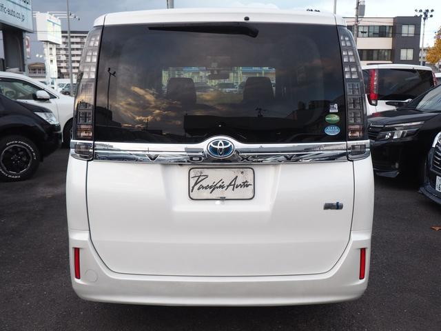 ヴォクシー ハイブリッドＸ　ＳＤナビ　ＡＬＰＩＮＥモニター　電動ドア　スマートキー　７人　ＬＥＤライト　純正１５インチアルミ　地デジＴＶ　Ｂｌｕｅｔｏｏｔｈ　ＤＶＤ　ＣＤ録音　ＳＤ　ＥＴＣ　バックカメラ　フロントコーナーセンサー　横滑り防止　ＴＲＣ　関東１オーナー　禁煙（3枚目）