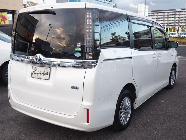 ヴォクシー ハイブリッドＸ　ＳＤナビ　ＡＬＰＩＮＥモニター　電動ドア　スマートキー　７人　ＬＥＤライト　純正１５インチアルミ　地デジＴＶ　Ｂｌｕｅｔｏｏｔｈ　ＤＶＤ　ＣＤ録音　ＳＤ　ＥＴＣ　バックカメラ　フロントコーナーセンサー　横滑り防止　ＴＲＣ　関東１オーナー　禁煙（8枚目）