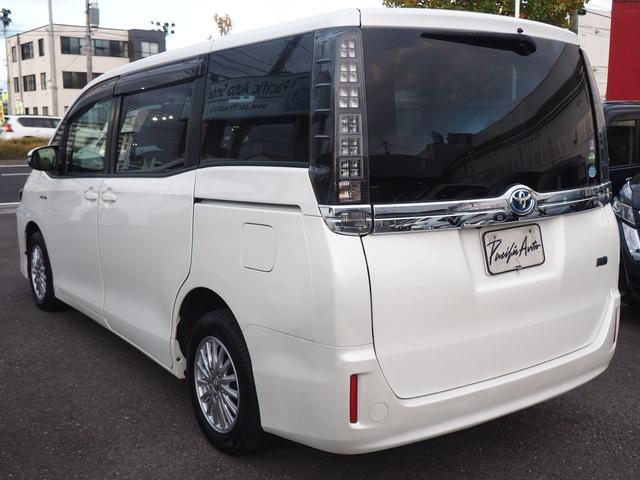 ヴォクシー ハイブリッドＸ　ＳＤナビ　ＡＬＰＩＮＥモニター　電動ドア　スマートキー　７人　ＬＥＤライト　純正１５インチアルミ　地デジＴＶ　Ｂｌｕｅｔｏｏｔｈ　ＤＶＤ　ＣＤ録音　ＳＤ　ＥＴＣ　バックカメラ　フロントコーナーセンサー　横滑り防止　ＴＲＣ　関東１オーナー　禁煙（9枚目）