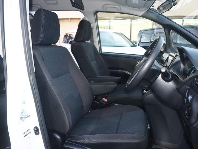 ヴォクシー ハイブリッドＸ　ＳＤナビ　ＡＬＰＩＮＥモニター　電動ドア　スマートキー　７人　ＬＥＤライト　純正１５インチアルミ　地デジＴＶ　Ｂｌｕｅｔｏｏｔｈ　ＤＶＤ　ＣＤ録音　ＳＤ　ＥＴＣ　バックカメラ　フロントコーナーセンサー　横滑り防止　ＴＲＣ　関東１オーナー　禁煙（12枚目）