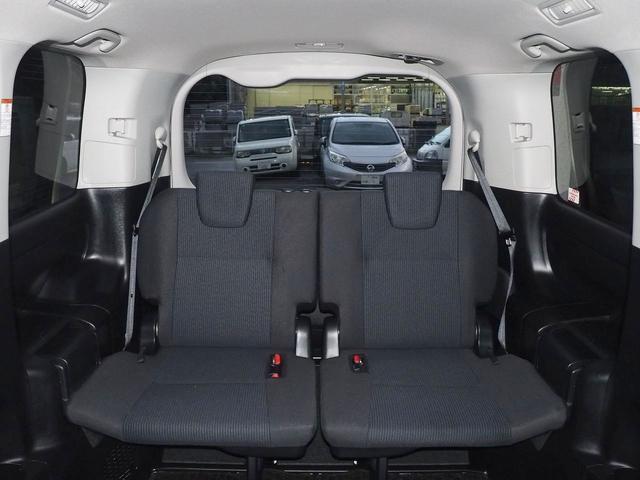 ヴォクシー ハイブリッドＸ　ＳＤナビ　ＡＬＰＩＮＥモニター　電動ドア　スマートキー　７人　ＬＥＤライト　純正１５インチアルミ　地デジＴＶ　Ｂｌｕｅｔｏｏｔｈ　ＤＶＤ　ＣＤ録音　ＳＤ　ＥＴＣ　バックカメラ　フロントコーナーセンサー　横滑り防止　ＴＲＣ　関東１オーナー　禁煙（14枚目）