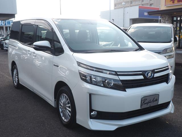 ヴォクシー ハイブリッドV 純正8型画面ナビ 後席モニター 両側電動ドア スマートキー 7人乗り LEDライト 革巻ハンドル 地デジTV Bluetooth DVD CD録音 SD ETC バックカメラ クルコン 横滑り防止 リアヒーター シートヒーター 純正エンスタ 禁煙(6枚目)