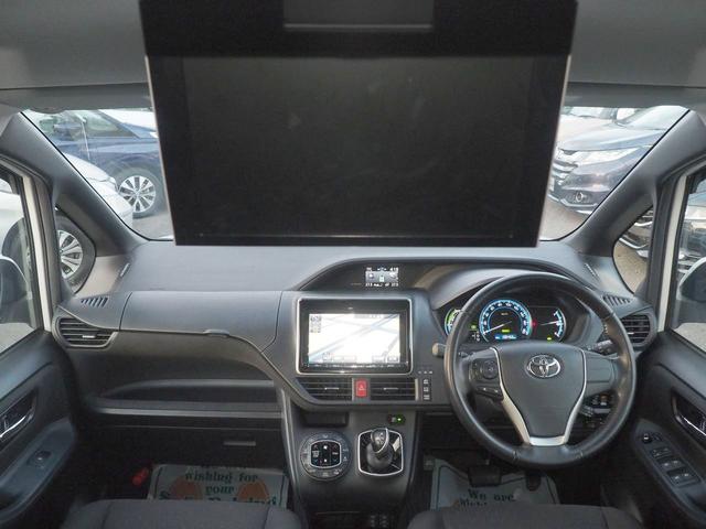 ヴォクシー ハイブリッドV 純正8型画面ナビ 後席モニター 両側電動ドア スマートキー 7人乗り LEDライト 革巻ハンドル 地デジTV Bluetooth DVD CD録音 SD ETC バックカメラ クルコン 横滑り防止 リアヒーター シートヒーター 純正エンスタ 禁煙(10枚目)