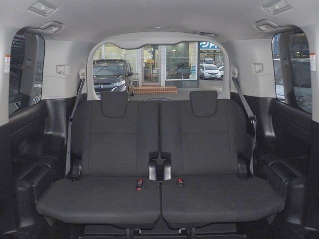 ヴォクシー ハイブリッドV 純正8型画面ナビ 後席モニター 両側電動ドア スマートキー 7人乗り LEDライト 革巻ハンドル 地デジTV Bluetooth DVD CD録音 SD ETC バックカメラ クルコン 横滑り防止 リアヒーター シートヒーター 純正エンスタ 禁煙(13枚目)