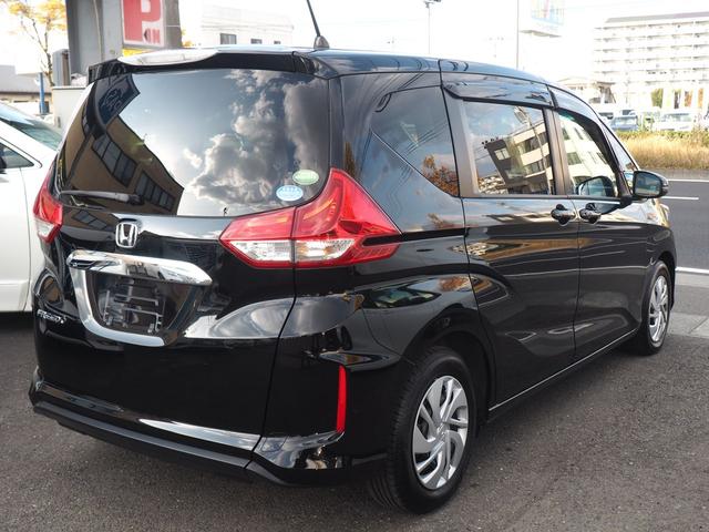 フリード＋ Ｇ　純正ギャザズ地デジＳＳＤナビ　バックカメラ　電動ドア　５人乗り　フルフラット車中泊機能　スマートキー　右側オートクロージャードア　Ｂｌｕｅｔｏｏｔｈ　ＣＤ　ＤＶＤビデオ　ＳＤオーディオ　横滑り防止ＶＳＡ　ｉ－Ｓｔｏｐ　ビルトインＥＴＣ　関西仕入　禁煙者（8枚目）