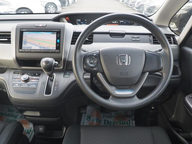 フリード＋ Ｇ　純正ギャザズ地デジＳＳＤナビ　バックカメラ　電動ドア　５人乗り　フルフラット車中泊機能　スマートキー　右側オートクロージャードア　Ｂｌｕｅｔｏｏｔｈ　ＣＤ　ＤＶＤビデオ　ＳＤオーディオ　横滑り防止ＶＳＡ　ｉ－Ｓｔｏｐ　ビルトインＥＴＣ　関西仕入　禁煙者（11枚目）