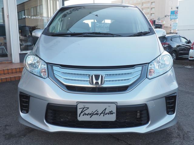 フリードハイブリッド ハイブリッド　９型ナビ　バックカメラ　電動ドア　６人乗り　２列目キャプテンシート　右側オートクロージャードア　社外１７インチアルミ　純正エアロ　テールゲートスポイラー　ＬＥＤテール　キーレス　地デジＴＶ　ＣＤ録音　ＳＤオーディオ　横滑り防止　ＥＴＣ　禁煙車（2枚目）