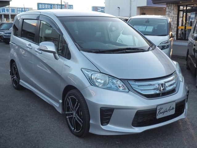 フリードハイブリッド ハイブリッド　９型ナビ　バックカメラ　電動ドア　６人乗り　２列目キャプテンシート　右側オートクロージャードア　社外１７インチアルミ　純正エアロ　テールゲートスポイラー　ＬＥＤテール　キーレス　地デジＴＶ　ＣＤ録音　ＳＤオーディオ　横滑り防止　ＥＴＣ　禁煙車（6枚目）