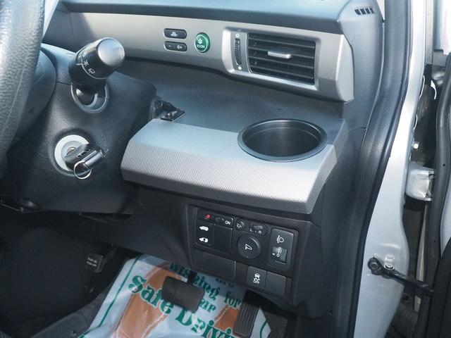 フリードハイブリッド ハイブリッド　９型ナビ　バックカメラ　電動ドア　６人乗り　２列目キャプテンシート　右側オートクロージャードア　社外１７インチアルミ　純正エアロ　テールゲートスポイラー　ＬＥＤテール　キーレス　地デジＴＶ　ＣＤ録音　ＳＤオーディオ　横滑り防止　ＥＴＣ　禁煙車（21枚目）