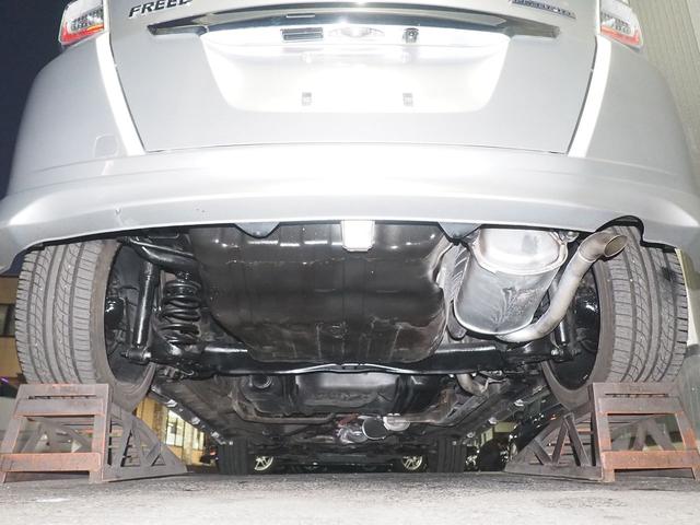 フリードハイブリッド ハイブリッド　９型ナビ　バックカメラ　電動ドア　６人乗り　２列目キャプテンシート　右側オートクロージャードア　社外１７インチアルミ　純正エアロ　テールゲートスポイラー　ＬＥＤテール　キーレス　地デジＴＶ　ＣＤ録音　ＳＤオーディオ　横滑り防止　ＥＴＣ　禁煙車（30枚目）