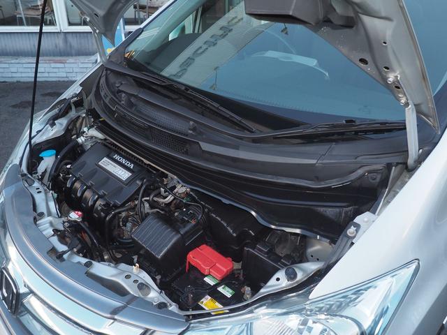 フリードハイブリッド ハイブリッド　９型ナビ　バックカメラ　電動ドア　６人乗り　２列目キャプテンシート　右側オートクロージャードア　社外１７インチアルミ　純正エアロ　テールゲートスポイラー　ＬＥＤテール　キーレス　地デジＴＶ　ＣＤ録音　ＳＤオーディオ　横滑り防止　ＥＴＣ　禁煙車（32枚目）