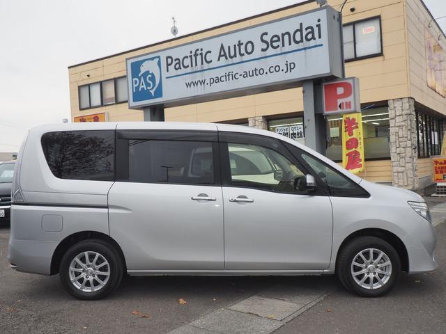 セレナ ４ＷＤ後期　２０Ｘ　ＳＤナビ　バックカメラ　１オーナー　禁煙　スマートキー　８人乗り　１５インチアルミ　両側オートクロージャードア　ＵＳＢオーディオ　ＳＤオーディオ　ＣＤ　クルコン　衝突軽減ブレーキ　レーンアシスト　横滑り防止　ｉ－ＳＴＯＰ　リアヒーター　ＥＴＣ（4枚目）