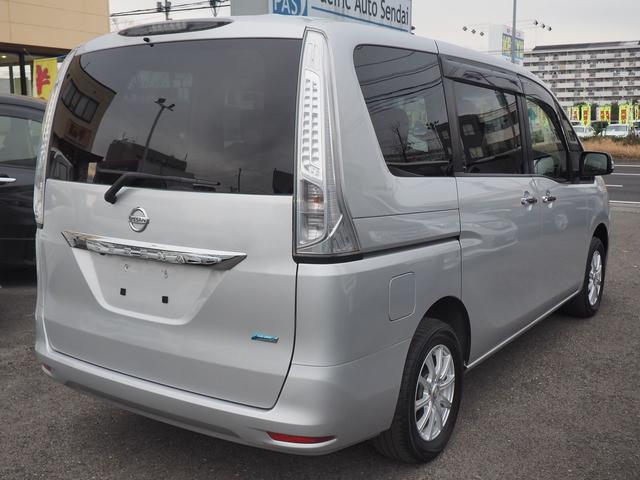 セレナ ４ＷＤ後期　２０Ｘ　ＳＤナビ　バックカメラ　１オーナー　禁煙　スマートキー　８人乗り　１５インチアルミ　両側オートクロージャードア　ＵＳＢオーディオ　ＳＤオーディオ　ＣＤ　クルコン　衝突軽減ブレーキ　レーンアシスト　横滑り防止　ｉ－ＳＴＯＰ　リアヒーター　ＥＴＣ（8枚目）