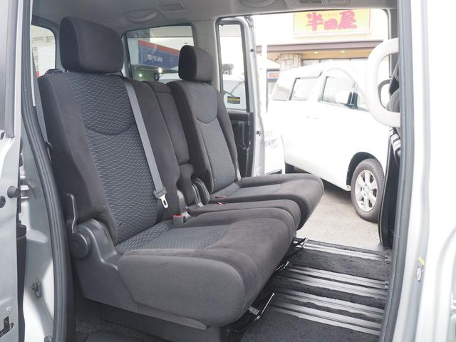 セレナ ４ＷＤ後期　２０Ｘ　ＳＤナビ　バックカメラ　１オーナー　禁煙　スマートキー　８人乗り　１５インチアルミ　両側オートクロージャードア　ＵＳＢオーディオ　ＳＤオーディオ　ＣＤ　クルコン　衝突軽減ブレーキ　レーンアシスト　横滑り防止　ｉ－ＳＴＯＰ　リアヒーター　ＥＴＣ（13枚目）