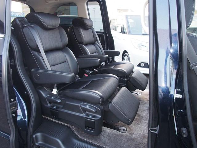 オデッセイ アブソルート　純正ナビ　フリップダウンモニター　両側電動ドア　７人　スマートキー　ハーフレザーシート　ＬＥＤライト　１８インチアルミ　Ｂｌｕｅｔｏｏｔｈ　ＨＤＭＩ　ＵＳＢ　ＤＶＤ　バックカメラ　クルコン　衝突軽減ブレーキ　横滑り防止　ｉ－Ｓｔｏｐ　ＥＴＣ　禁煙車（13枚目）